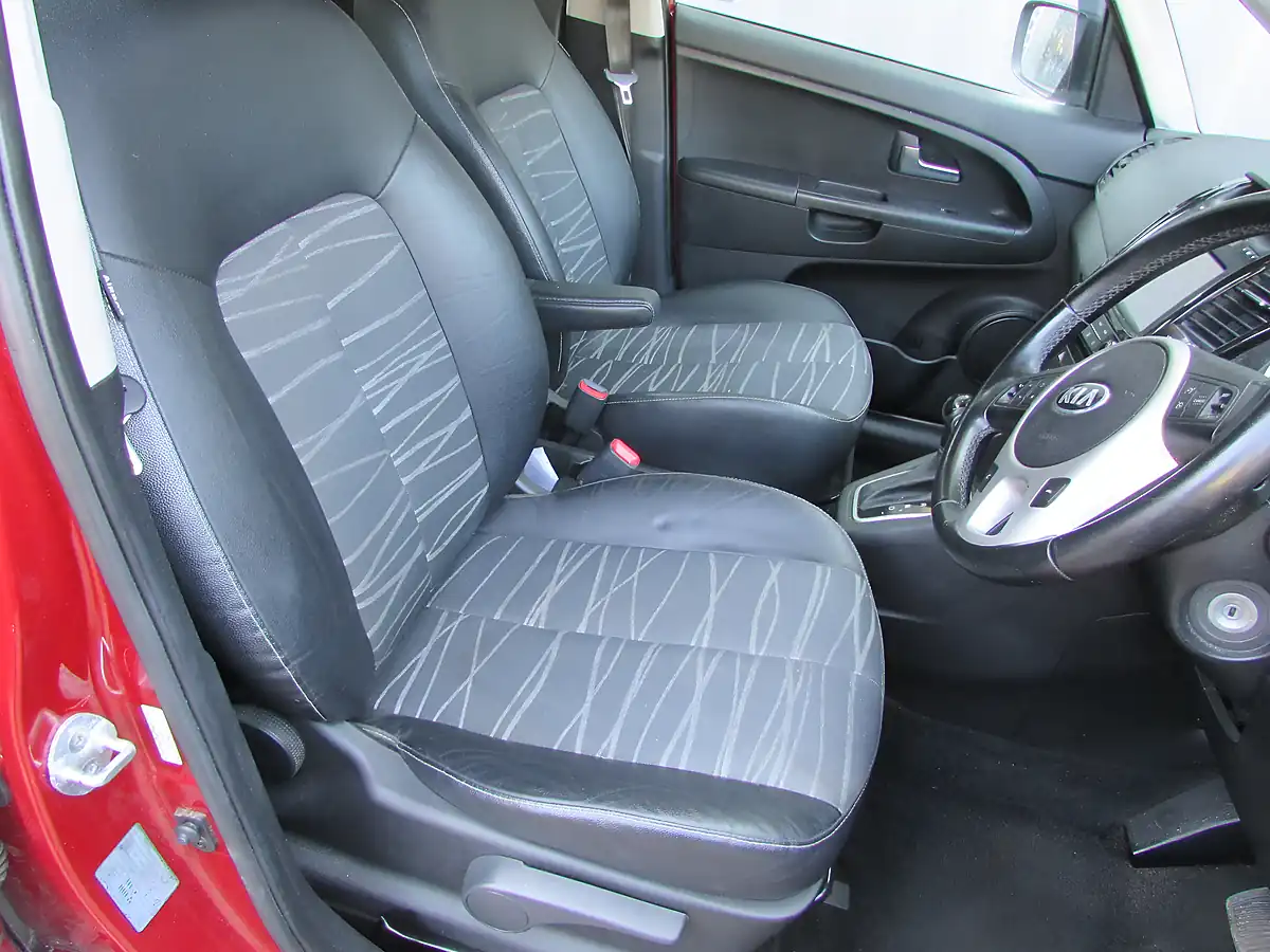 Used 2016 Kia Venga 3 Red - Interior and Exterior details 3