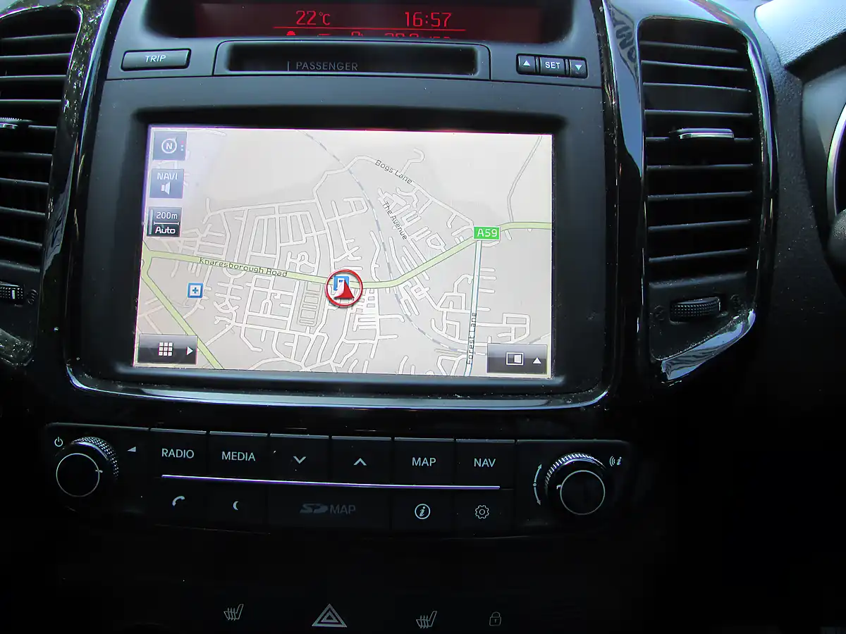 Used 2016 Kia Venga 3 Red - Interior and Exterior details 7