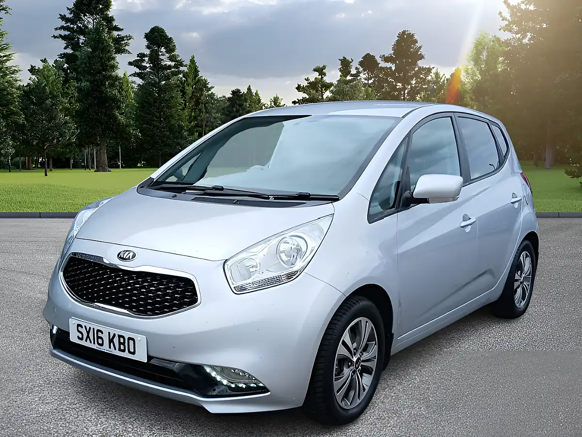 Used 2016 Kia Venga 3 Silver - Front View