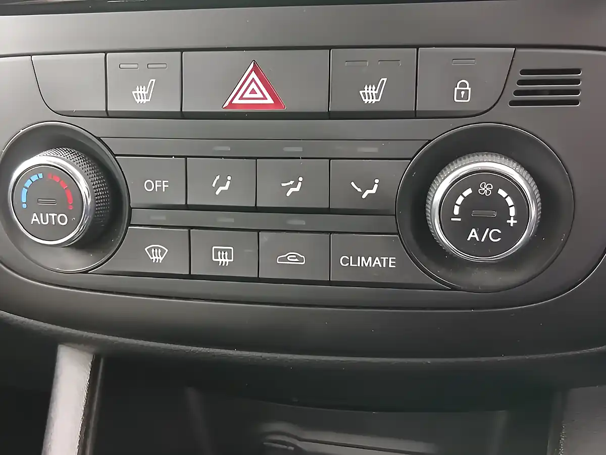 Used 2016 Kia Venga 3 Silver - Interior and Exterior details 12