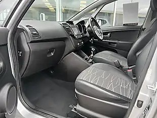 Used 2016 Kia Venga 3 Silver - Interior and Exterior details 14