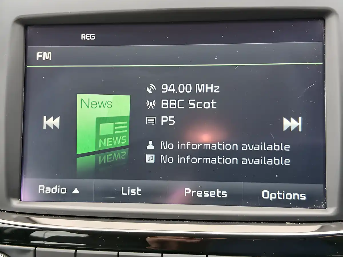 Used 2016 Kia Venga 3 Silver - Interior and Exterior details 18
