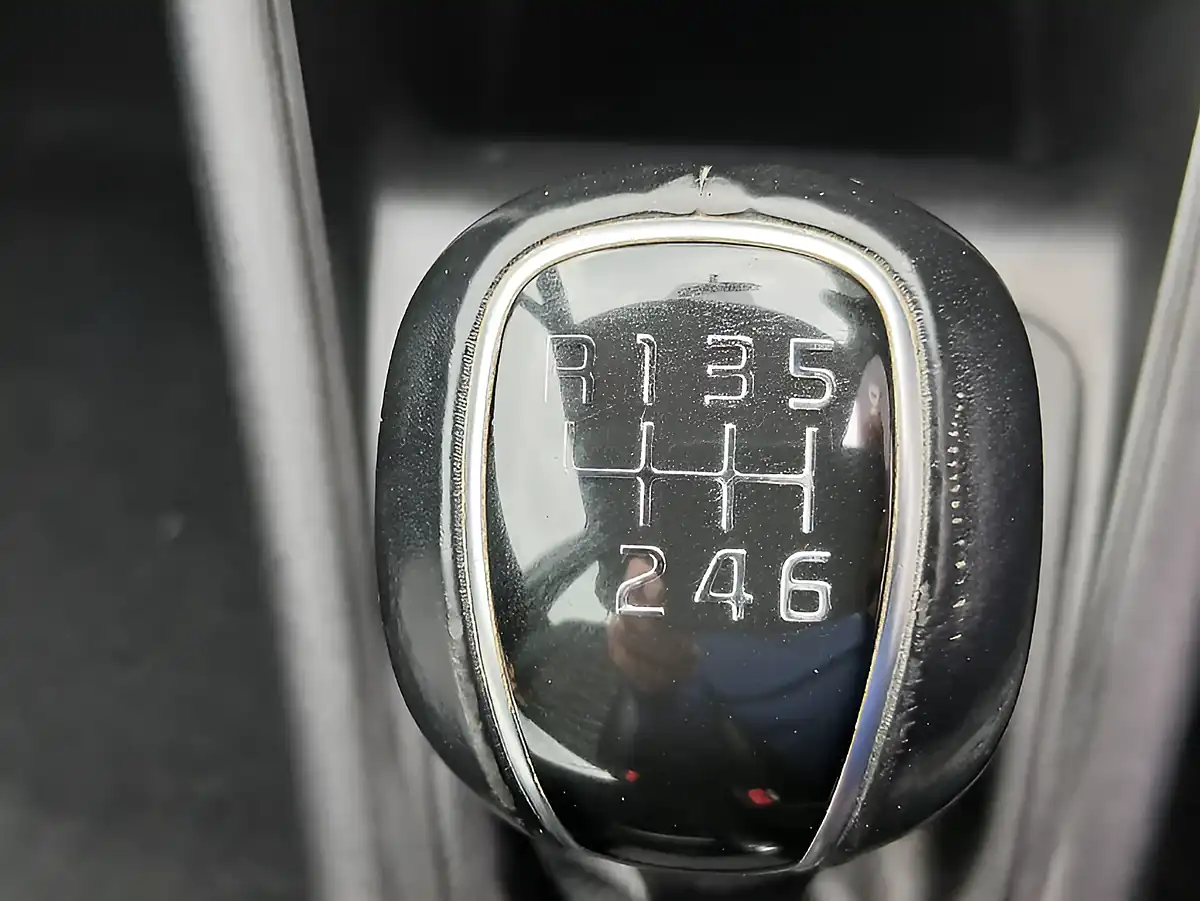 Used 2016 Kia Venga 3 Silver - Interior and Exterior details 19