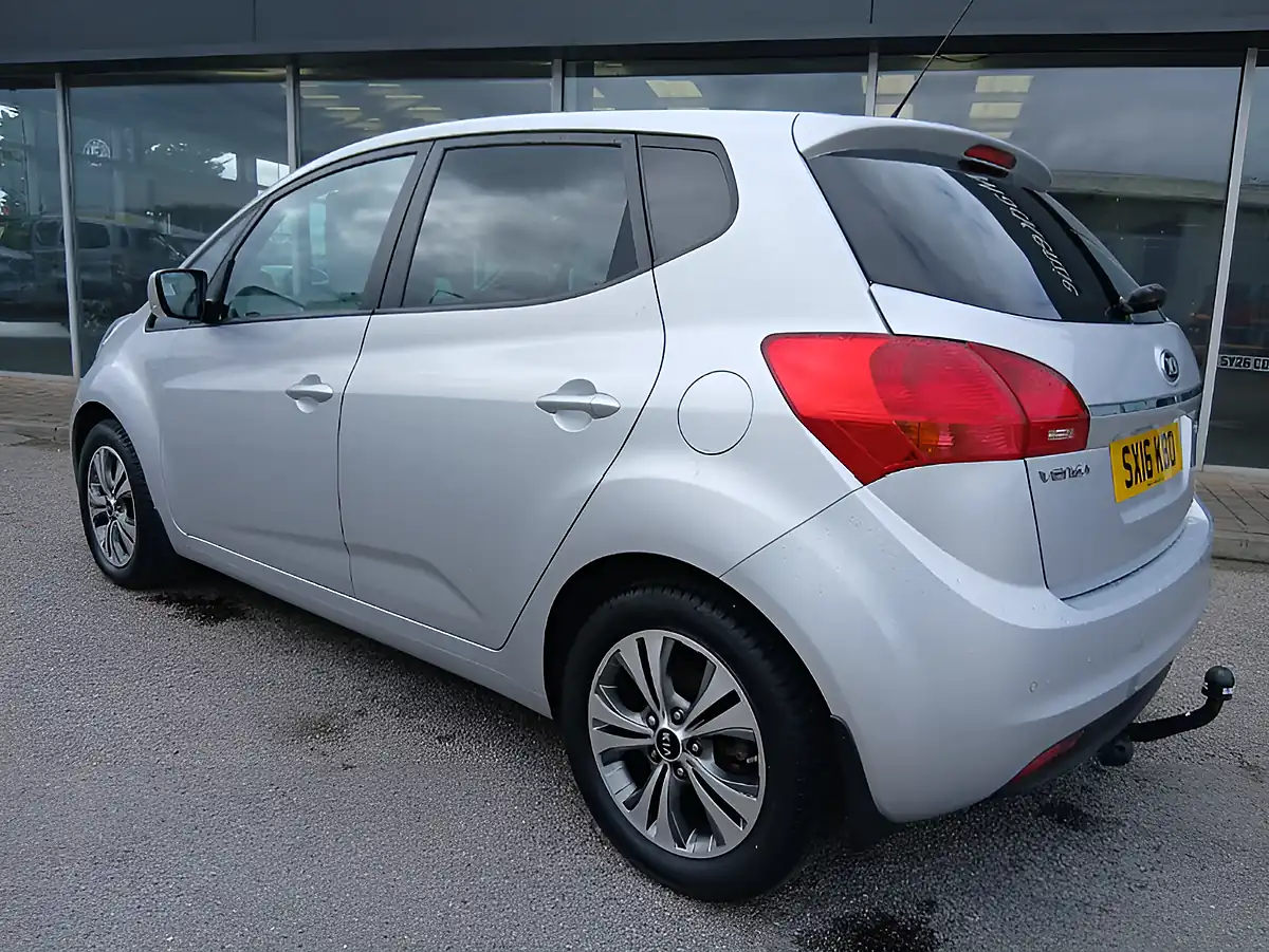 Used 2016 Kia Venga 3 Silver - Interior and Exterior details 2