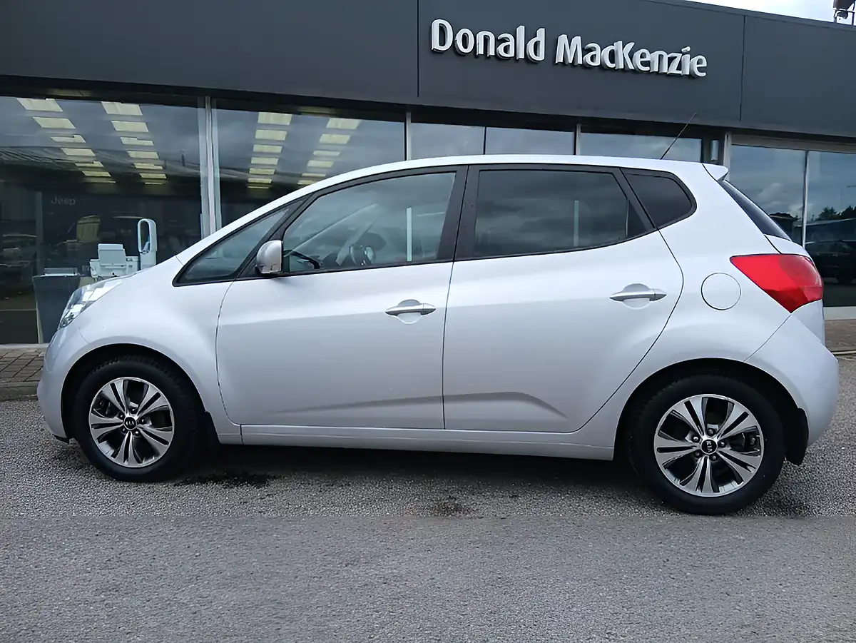 Used 2016 Kia Venga 3 Silver - Interior and Exterior details 6