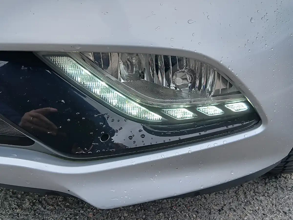Used 2016 Kia Venga 3 Silver - Interior and Exterior details 7