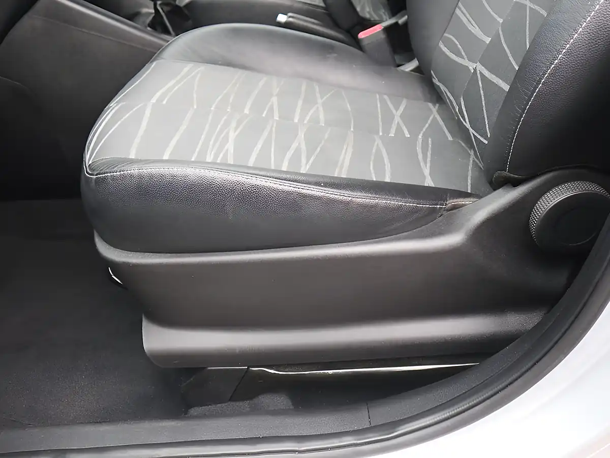 Used 2016 Kia Venga 3 Silver - Interior and Exterior details 16
