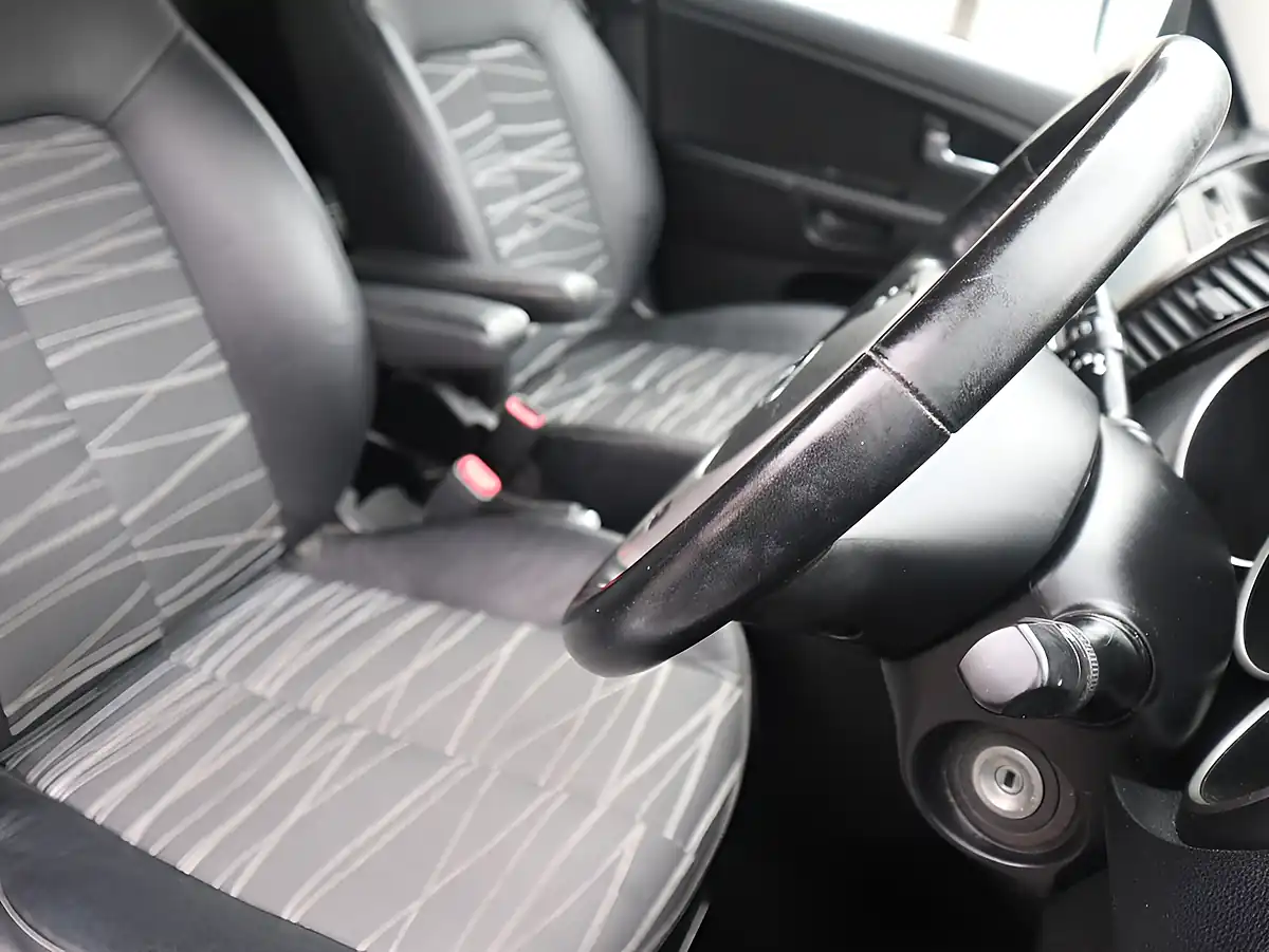 Used 2016 Kia Venga 3 Silver - Interior and Exterior details 17