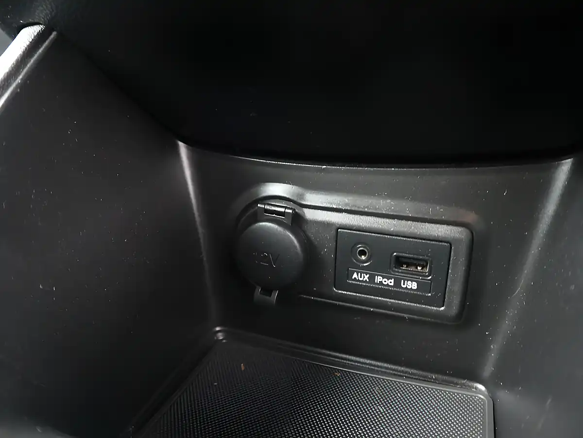 Used 2016 Kia Venga 3 Silver - Interior and Exterior details 18