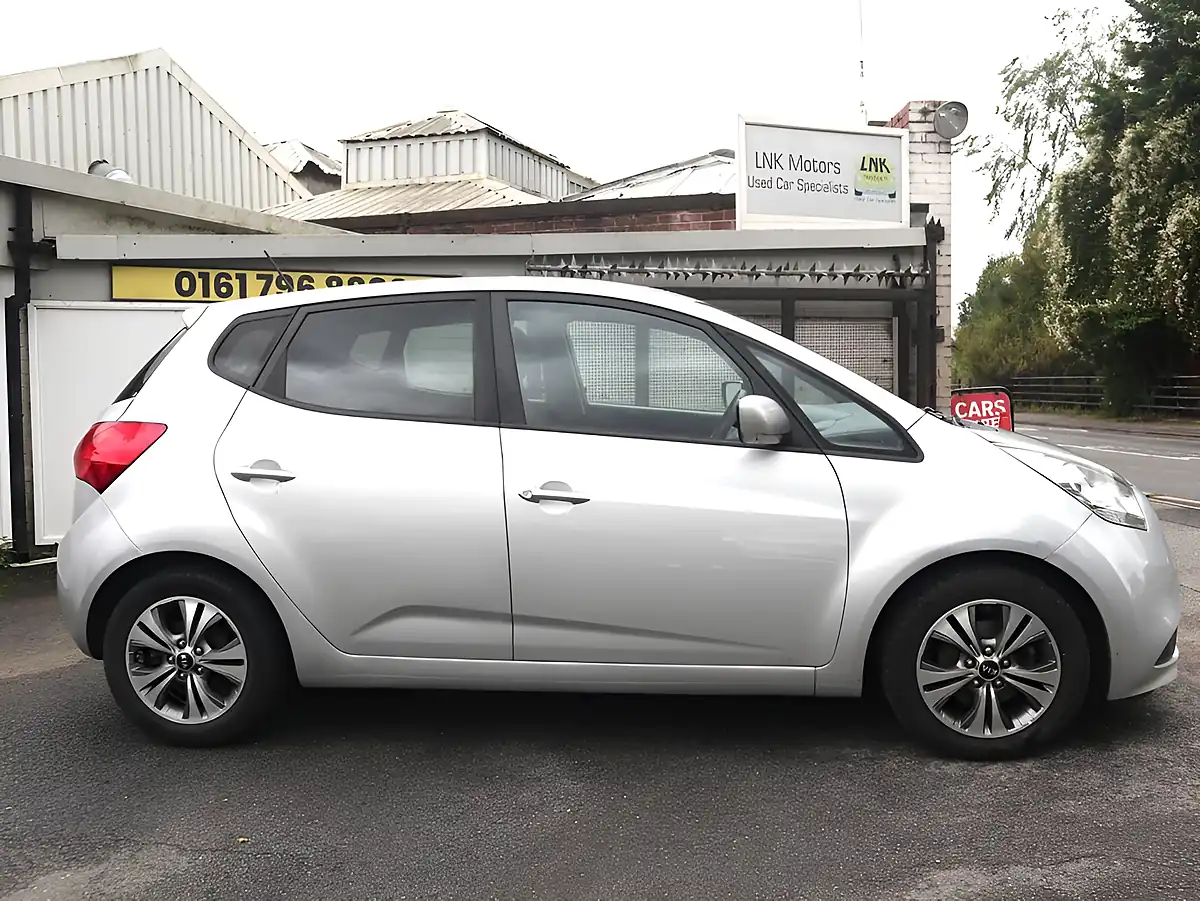 Used 2016 Kia Venga 3 Silver - Interior and Exterior details 3