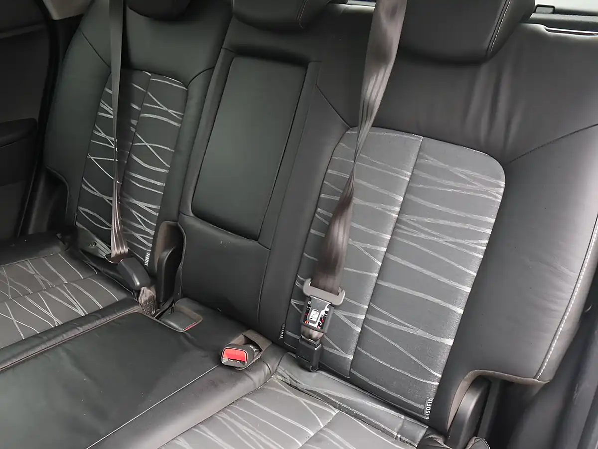 Used 2016 Kia Venga 3 Silver - Interior and Exterior details 6