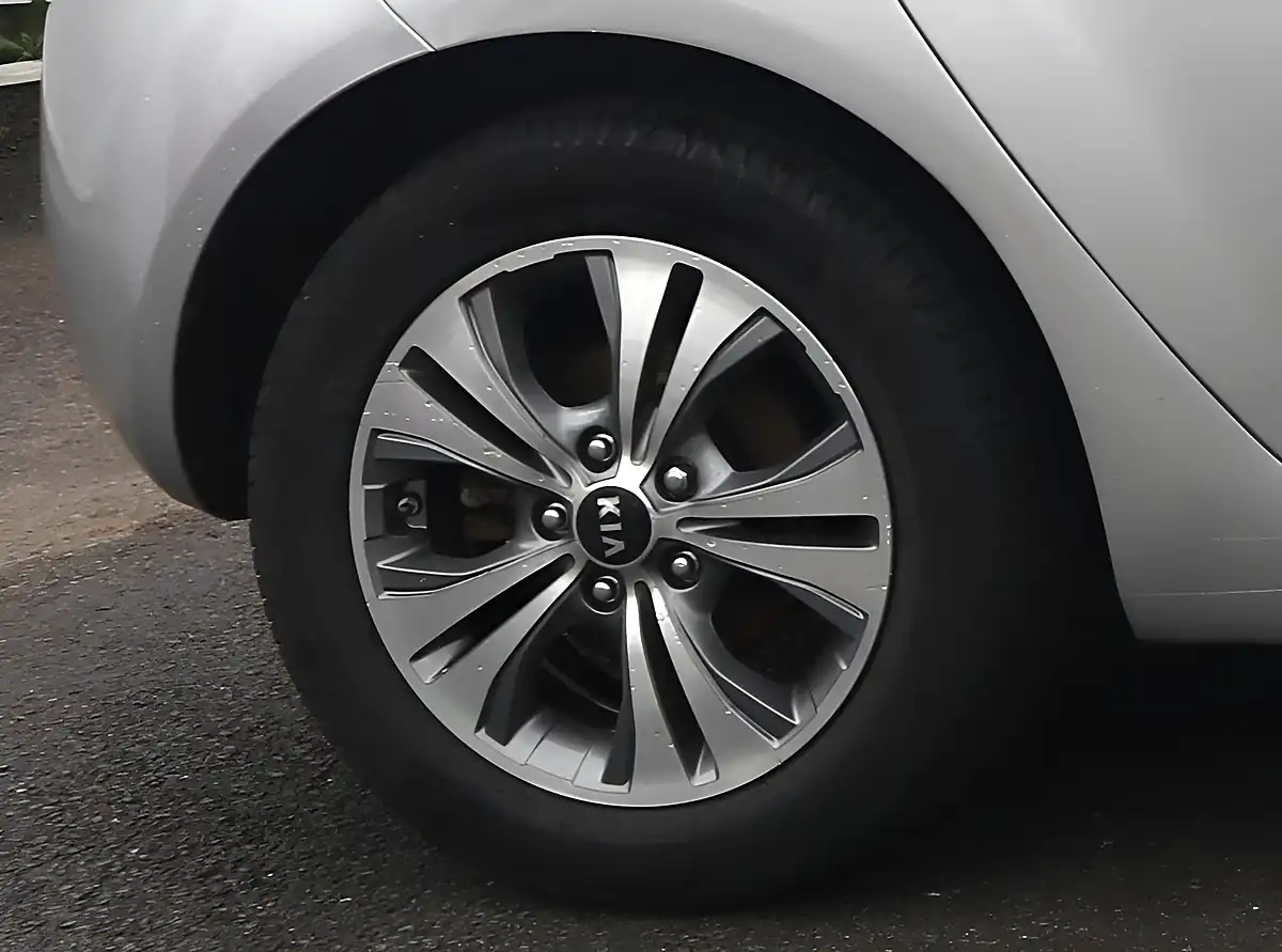 Used 2016 Kia Venga 3 Silver - Interior and Exterior details 8