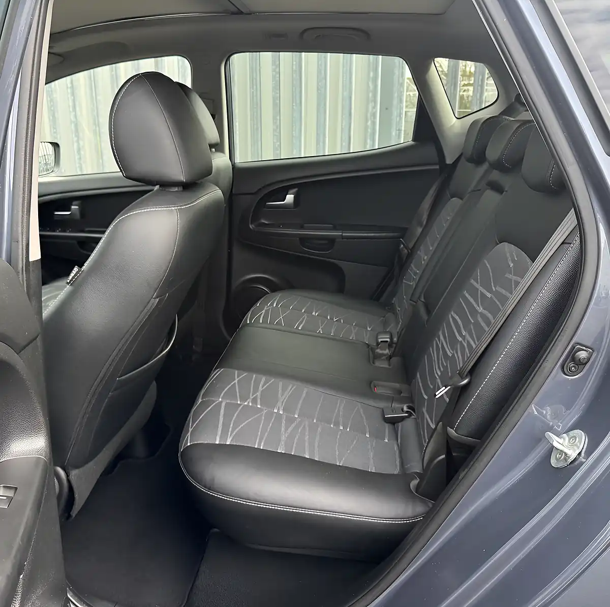 Used 2016 Kia Venga Isg 4 Blue - Interior and Exterior details 11