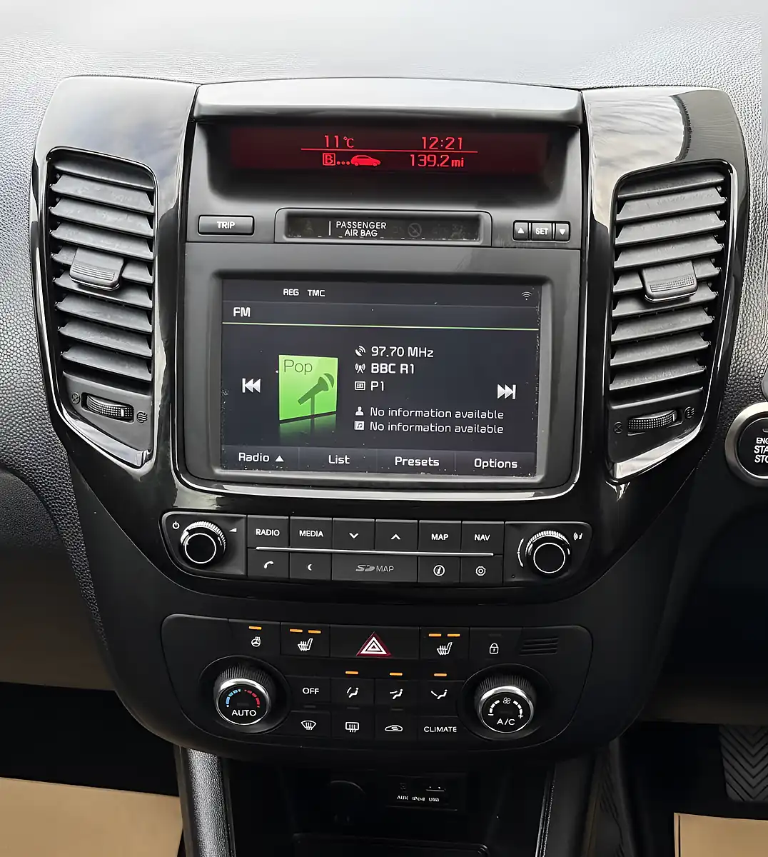 Used 2016 Kia Venga Isg 4 Blue - Interior and Exterior details 16