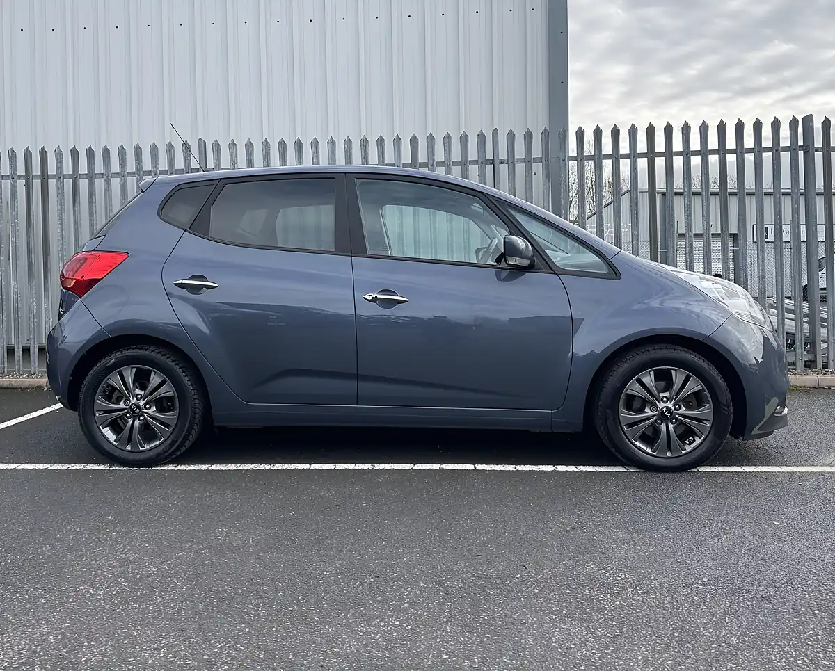 Used 2016 Kia Venga Isg 4 Blue - Interior and Exterior details 7
