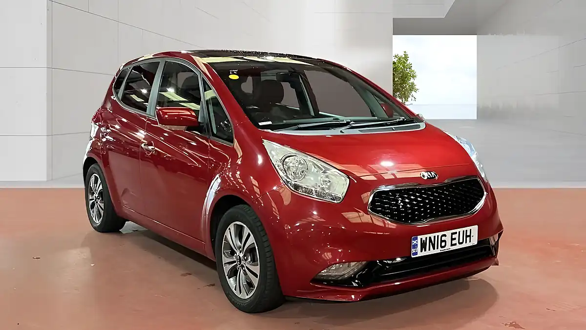 Used 2016 Kia Venga Red - Front View