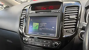 Used 2016 Kia Venga Red - Interior and Exterior details 11
