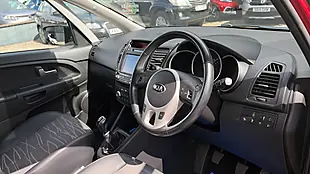 Used 2016 Kia Venga Red - Interior and Exterior details 13