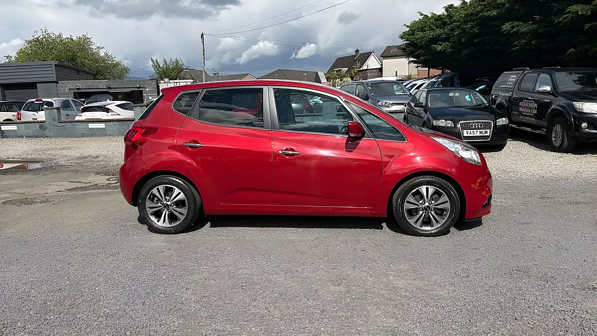 Used 2016 Kia Venga Red - Interior and Exterior details 16