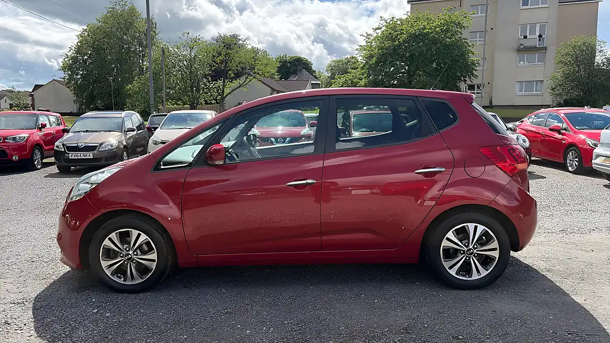 Used 2016 Kia Venga Red - Interior and Exterior details 4