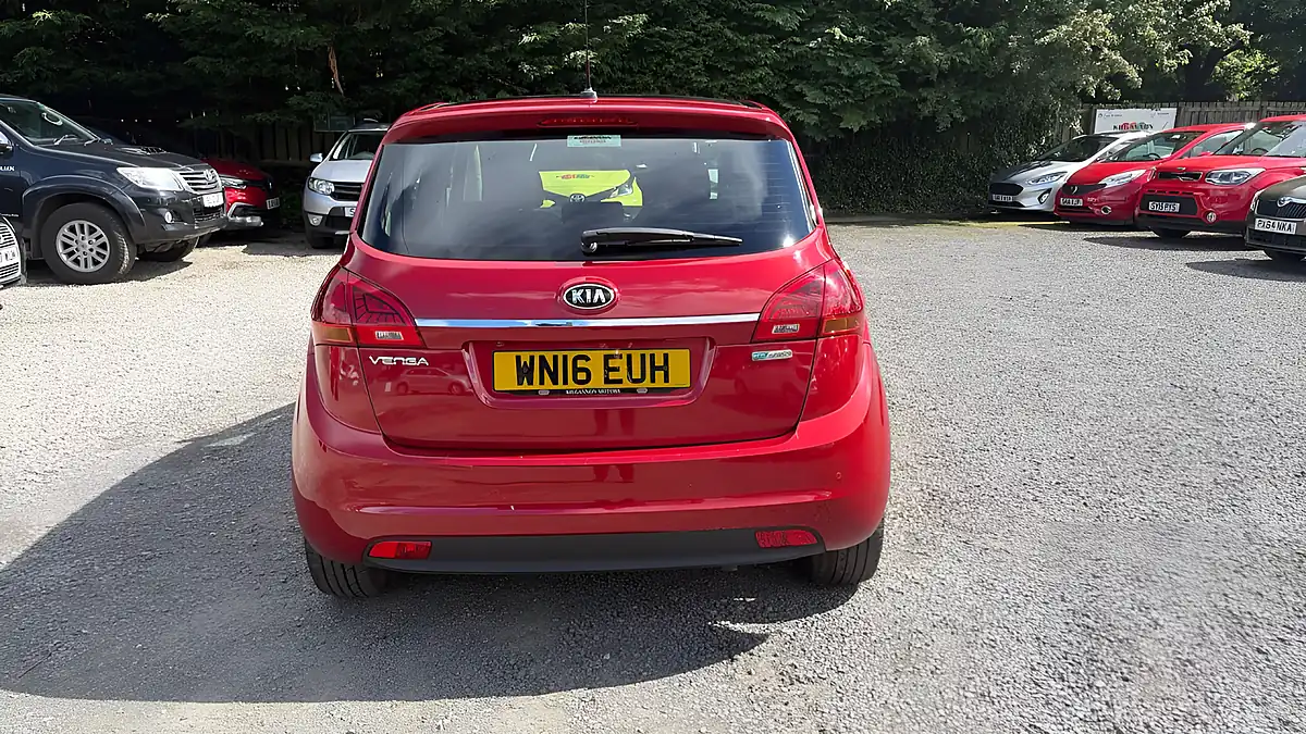 Used 2016 Kia Venga Red - Interior and Exterior details 6