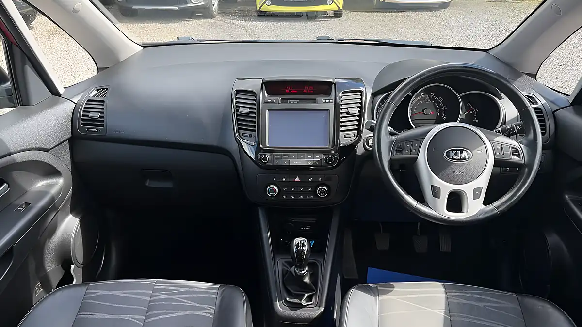 Used 2016 Kia Venga Red - Interior and Exterior details 8