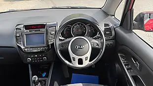 Used 2016 Kia Venga Red - Interior and Exterior details 9
