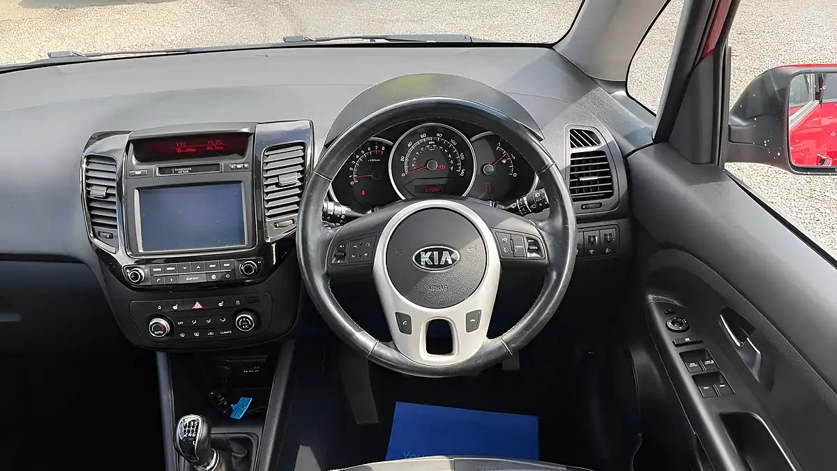 Used 2016 Kia Venga Red - Interior and Exterior details 9
