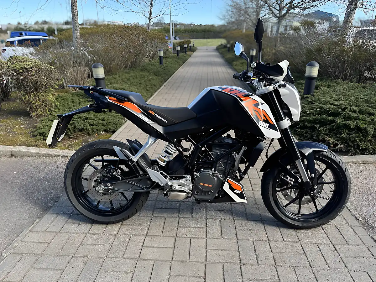 Used 2016 Ktm 200 Duke 13 White - Front View
