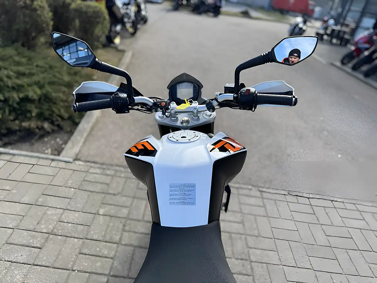 Used 2016 Ktm 200 Duke 13 White - Interior and Exterior details 10