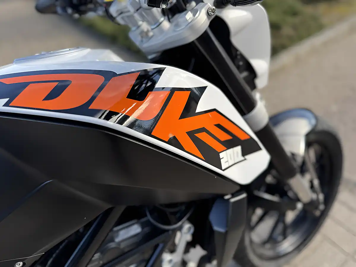 Used 2016 Ktm 200 Duke 13 White - Interior and Exterior details 13