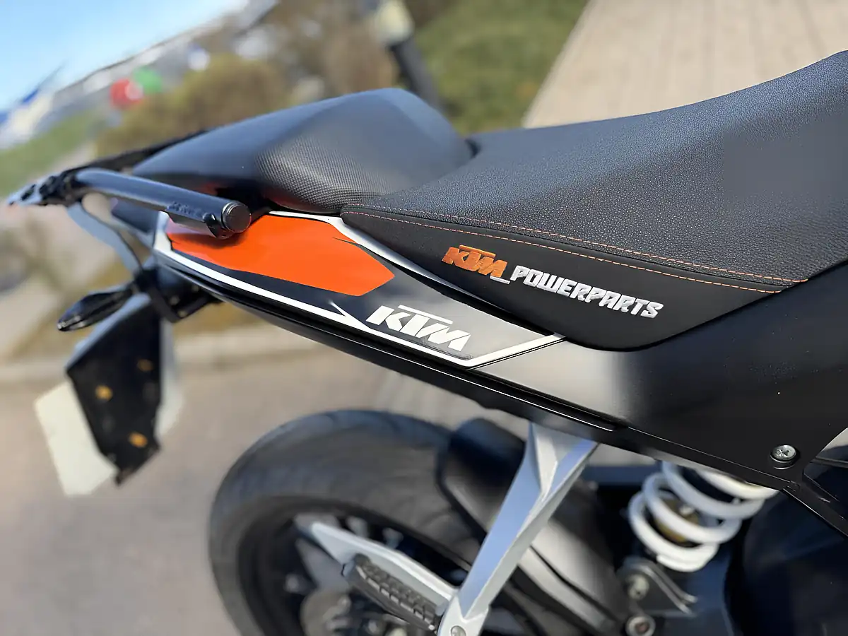 Used 2016 Ktm 200 Duke 13 White - Interior and Exterior details 14