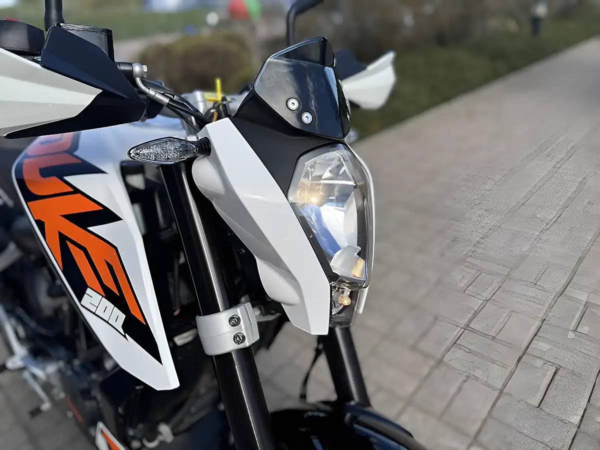 Used 2016 Ktm 200 Duke 13 White - Interior and Exterior details 15