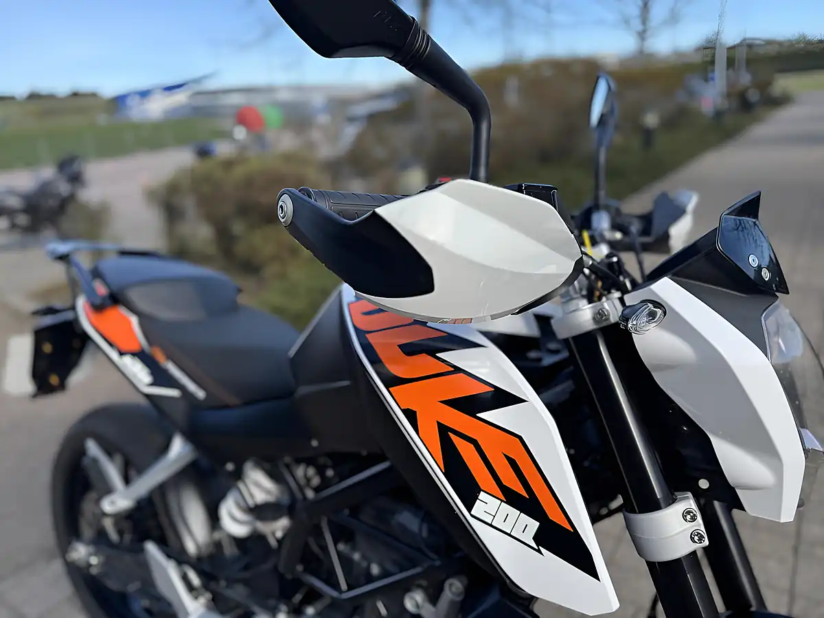 Used 2016 Ktm 200 Duke 13 White - Interior and Exterior details 16