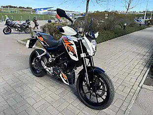 Used 2016 Ktm 200 Duke 13 White - Interior and Exterior details 3