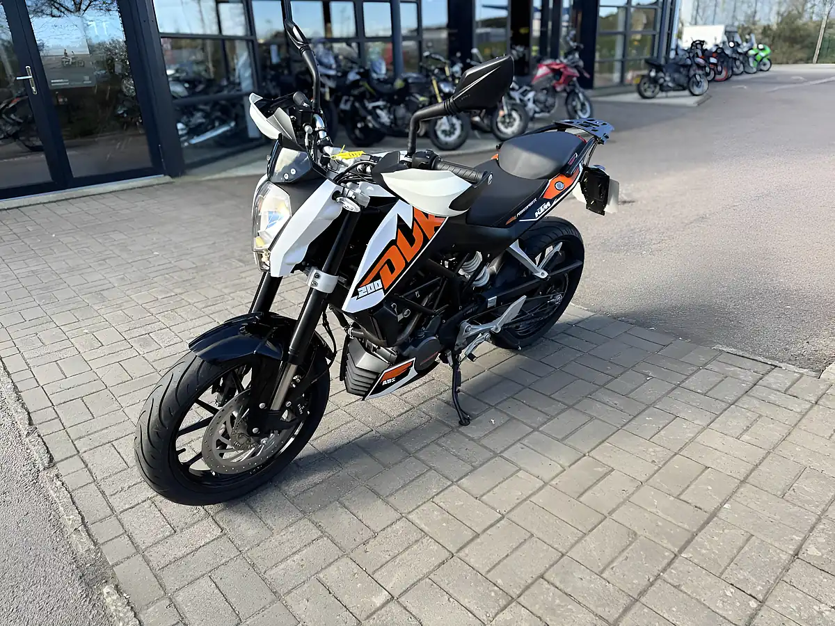 Used 2016 Ktm 200 Duke 13 White - Interior and Exterior details 5