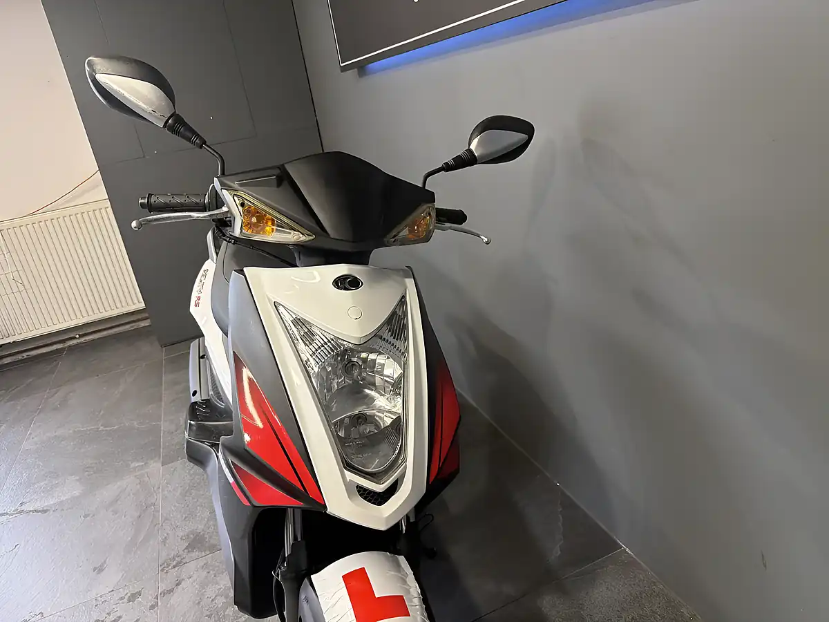 Used 2016 Kymco Agility White - Interior and Exterior details 5