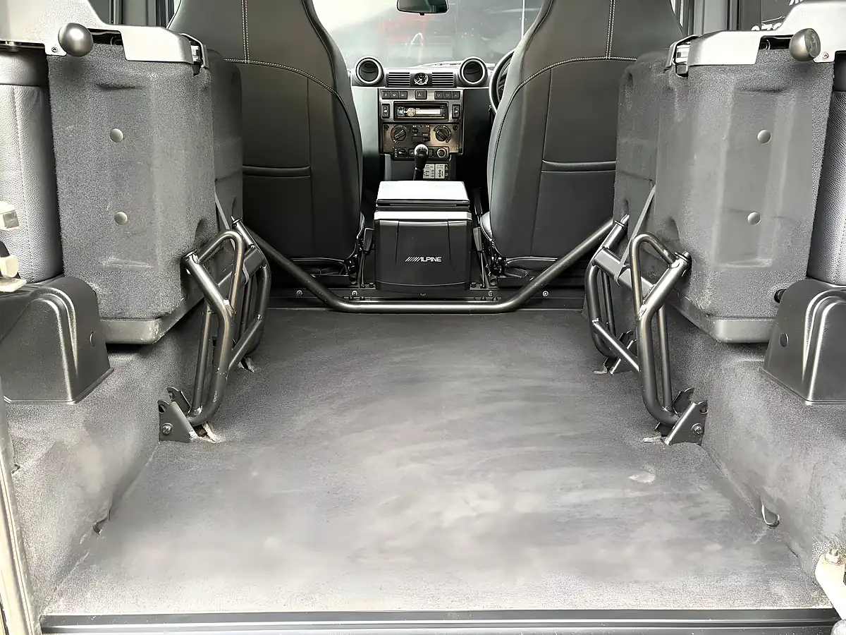 Used 2016 Land Rover 90 Defender Landmark Station Wagon Santorini Black - Interior and Exterior details 11