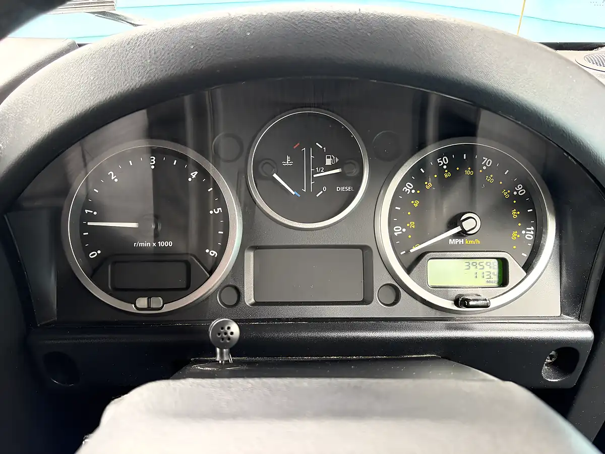 Used 2016 Land Rover 90 Defender Landmark Station Wagon Santorini Black - Interior and Exterior details 12