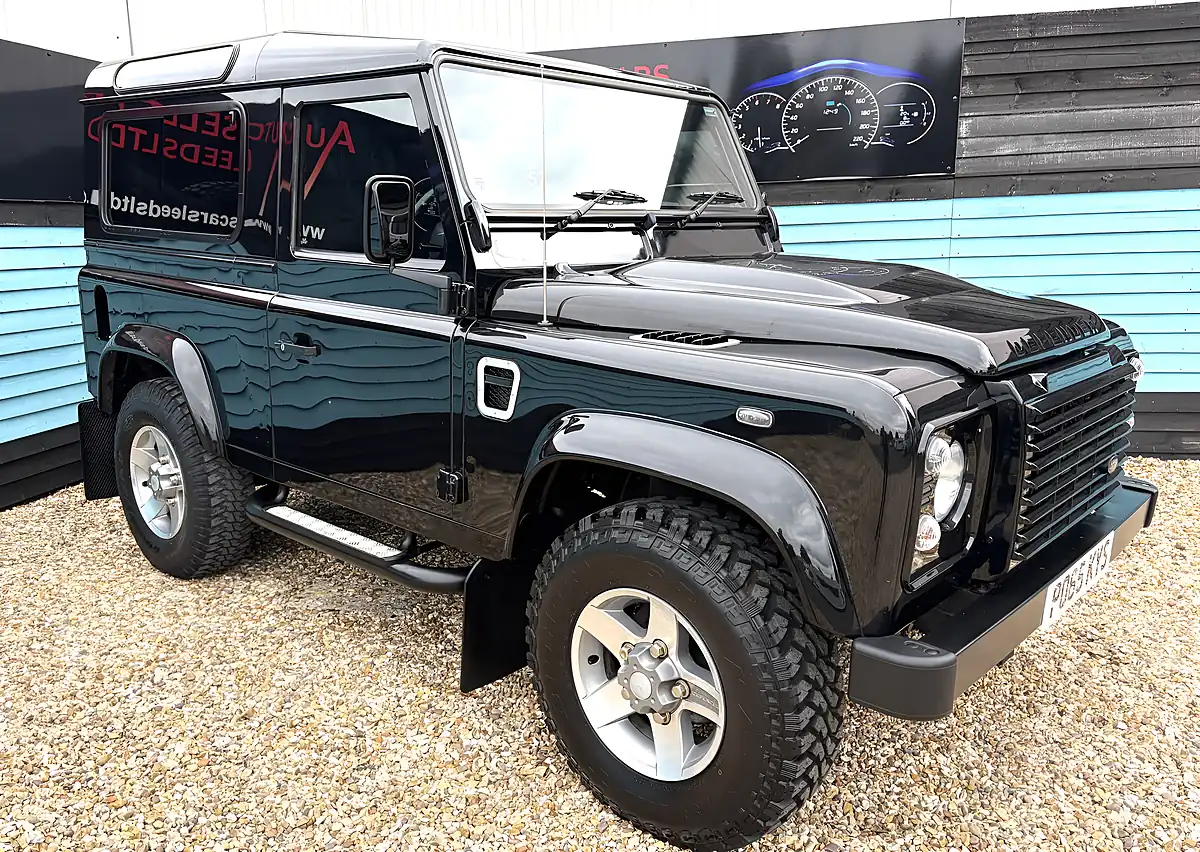 Used 2016 Land Rover 90 Defender Landmark Station Wagon Santorini Black - Interior and Exterior details 2