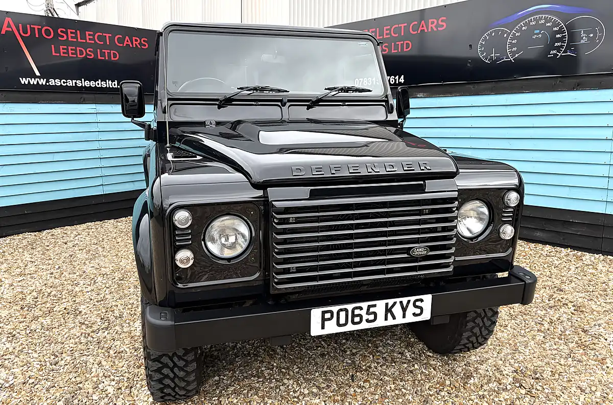 Used 2016 Land Rover 90 Defender Landmark Station Wagon Santorini Black - Interior and Exterior details 4