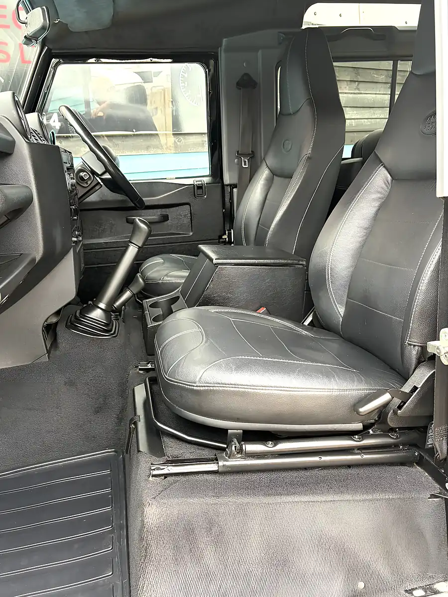 Used 2016 Land Rover 90 Defender Landmark Station Wagon Santorini Black - Interior and Exterior details 6
