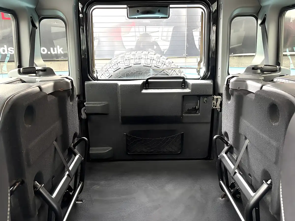 Used 2016 Land Rover 90 Defender Landmark Station Wagon Santorini Black - Interior and Exterior details 8