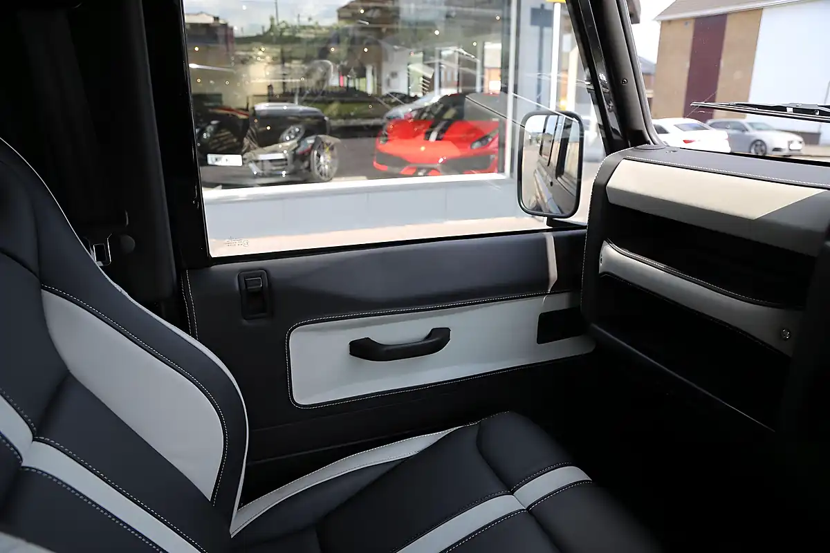 Used 2016 Land Rover Defender 90 Xs Black - Interior and Exterior details 16