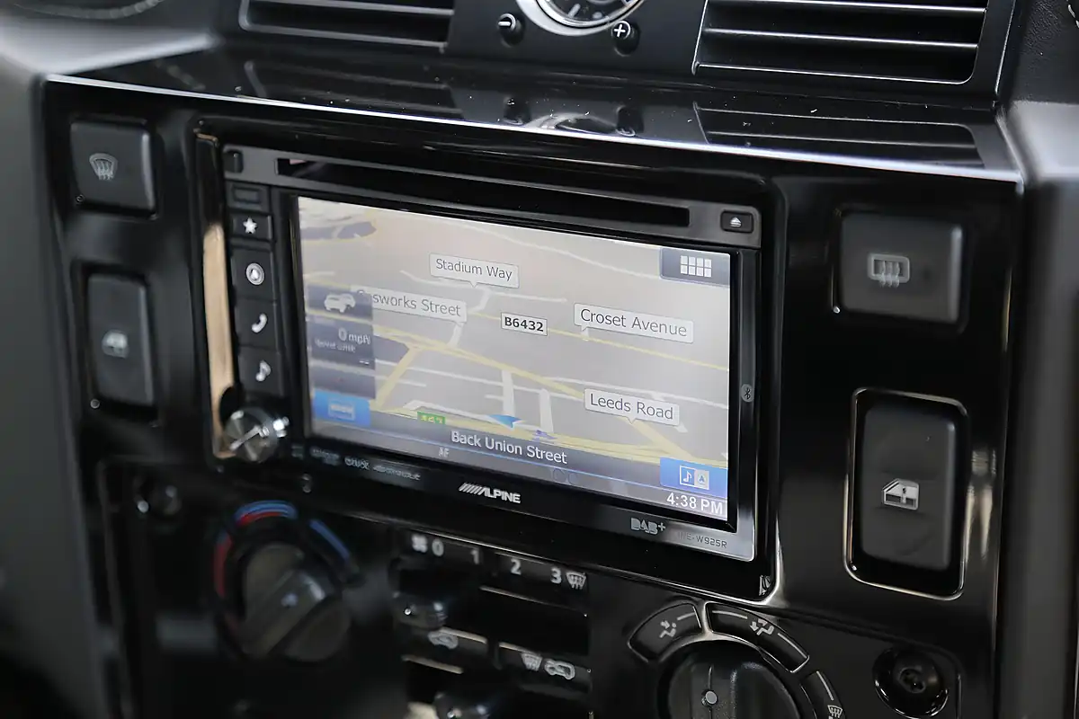Used 2016 Land Rover Defender 90 Xs Black - Interior and Exterior details 17