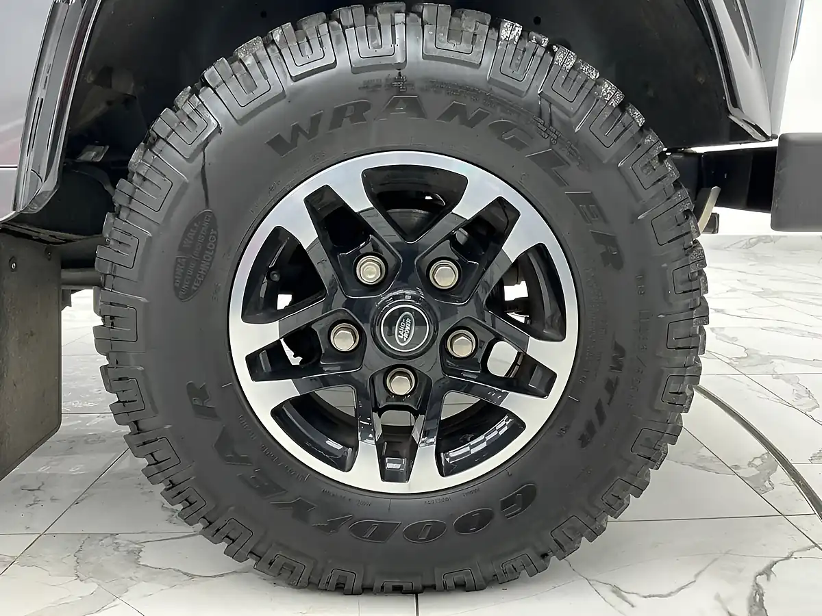 Used 2016 Land Rover Defender Adventure Station Wagon Double Cab Grey - Interior and Exterior details 16