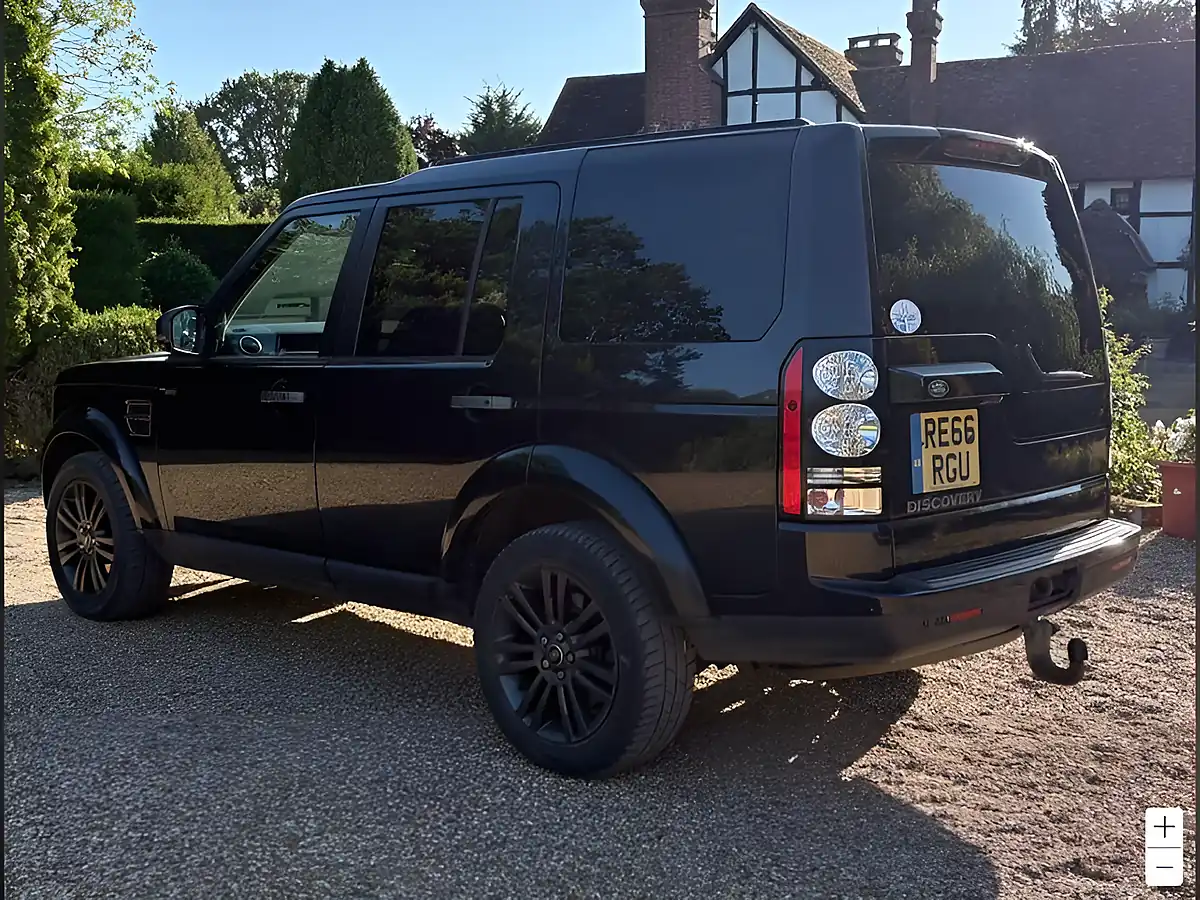 Used 2016 Land Rover Discovery 4 Graphite Black - Interior and Exterior details 3