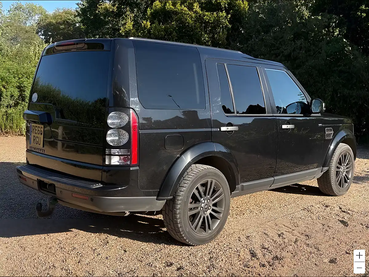 Used 2016 Land Rover Discovery 4 Graphite Black - Interior and Exterior details 4