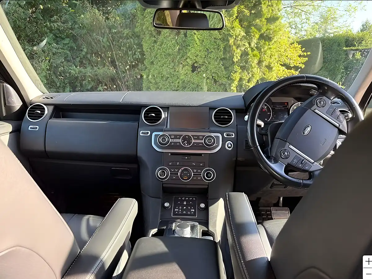 Used 2016 Land Rover Discovery 4 Graphite Black - Interior and Exterior details 5
