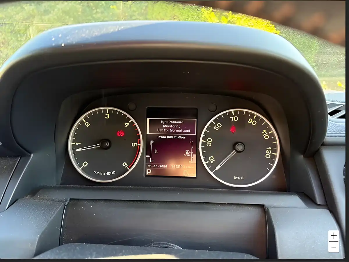 Used 2016 Land Rover Discovery 4 Graphite Black - Interior and Exterior details 8